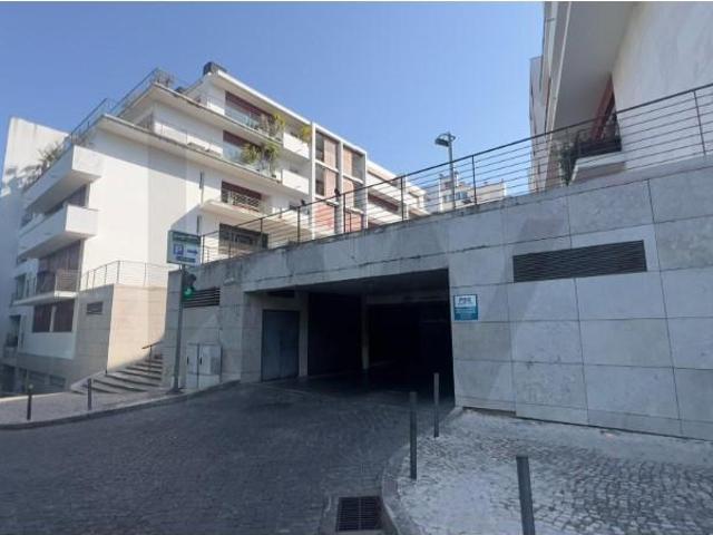 Garagem alugar em Estrela, Lisboa