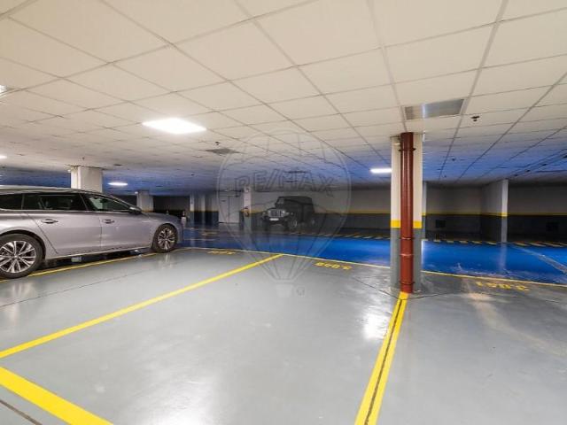 Garagem alugar em Avenidas Novas, Lisboa