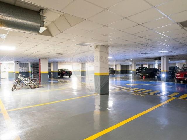 Garagem alugar em Avenidas Novas, Lisboa