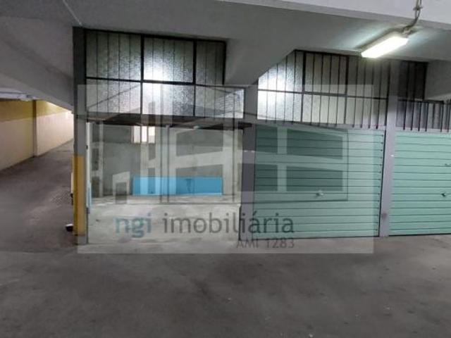 Garagem alugar em Vale de Carenque, Sintra