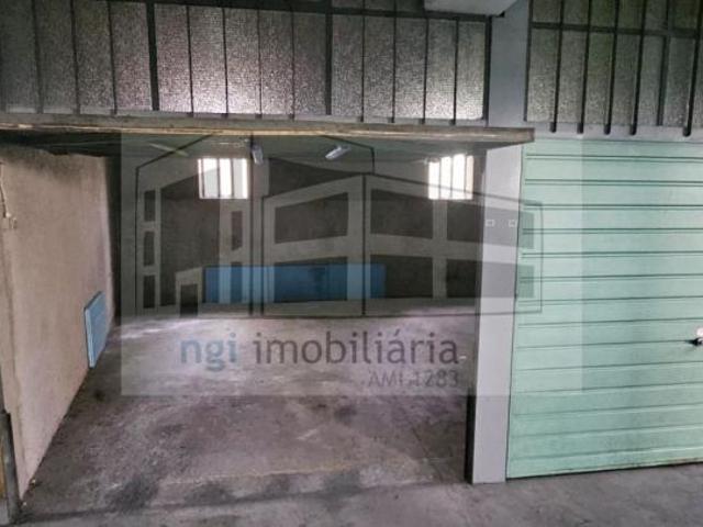 Garagem alugar em Vale de Carenque, Sintra