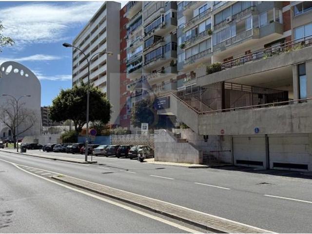 Garagem alugar em Oeiras, Lisboa
