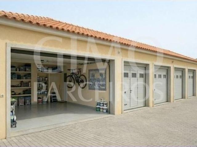 Garagem venda em Oliveira Do Bairro, Aveiro