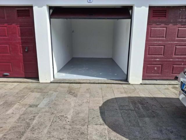 Garagem alugar em Açores, Ilha De São Miguel