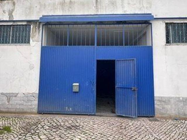 Garagem alugar em Chegadinho, Almada
