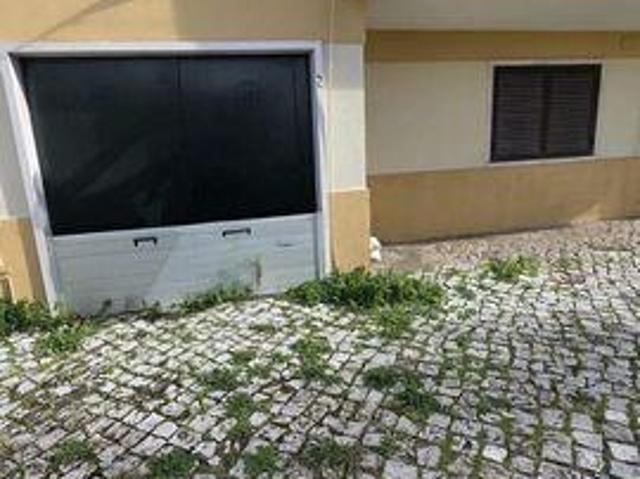 Garagem venda em Grelhal, Setúbal