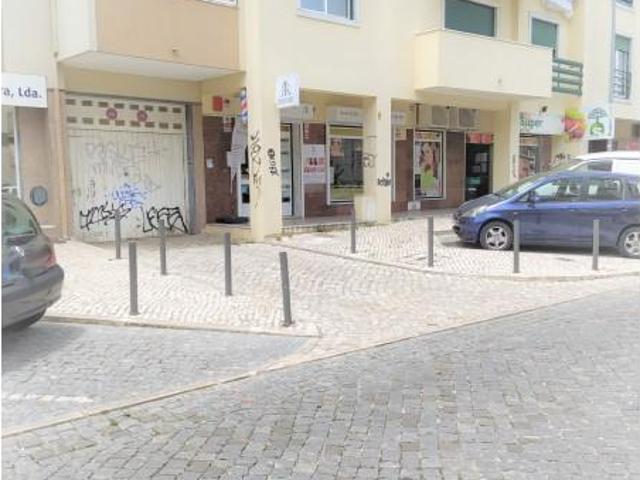 Garagem alugar em Mem Martins, Sintra