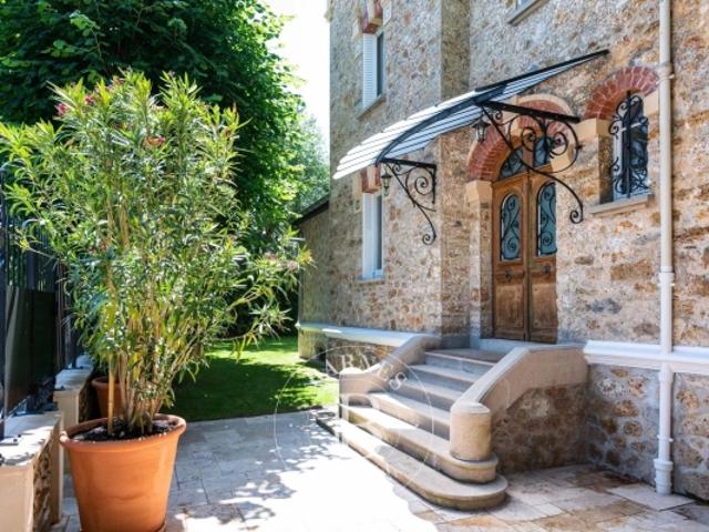 Maison vente à Nanterre, Garches