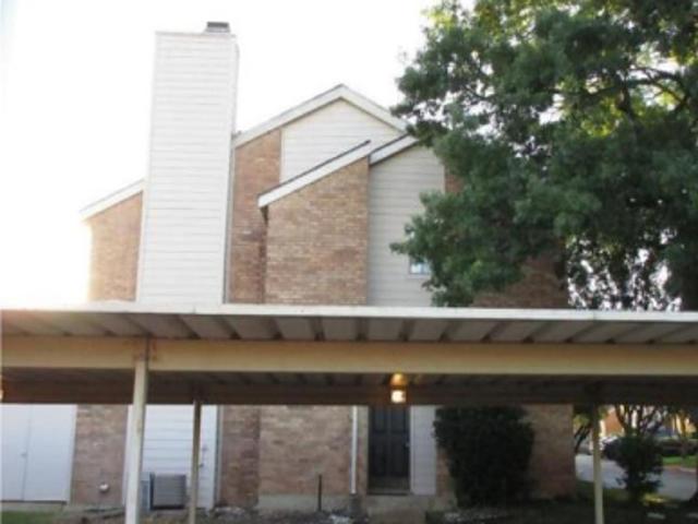 Condo for sale in Farmers Branch, Dallas County