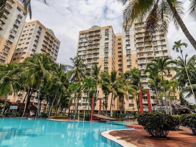 Condominium for sale in Malaka