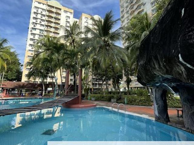 Condominium for sale in Malaka