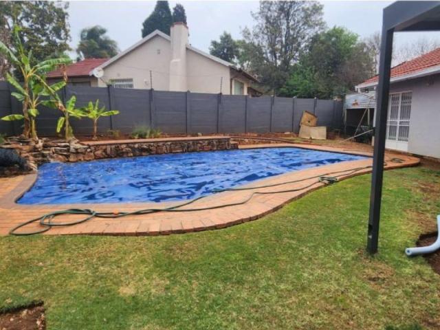 Apartment for rent in Johannesburg Ward 126, Roodepoort