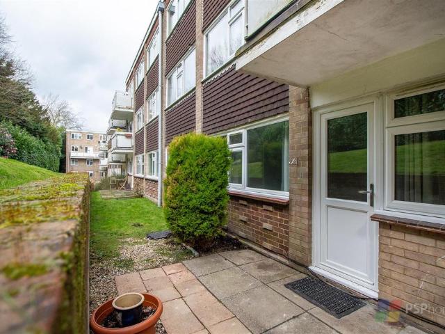 Apartment for rent in Perryfields, West Sussex