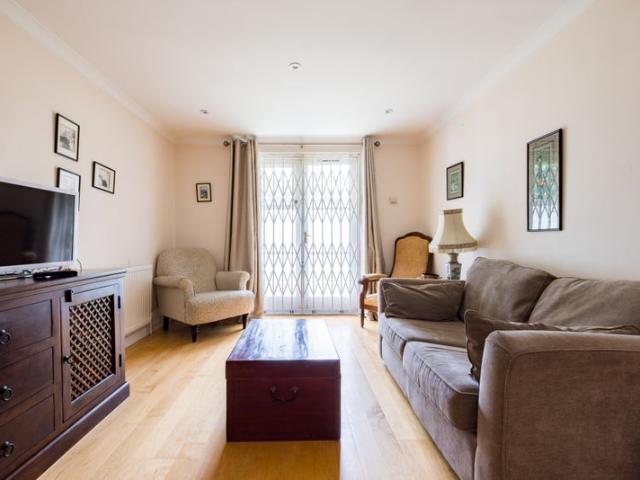Apartment for rent in West Kensington, Greater London
