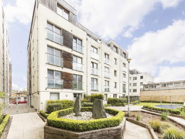 Apartment for rent in North Sheen, Greater London