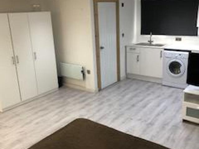 Studio for rent in Selsdon, Greater London