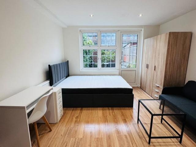 Studio for rent in De Beauvoir Town, Greater London