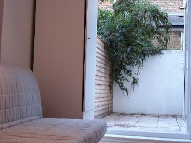 Studio for rent in Fulham, Walham Green