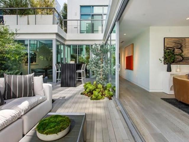 Townhouse for rent in Beverly Hills
