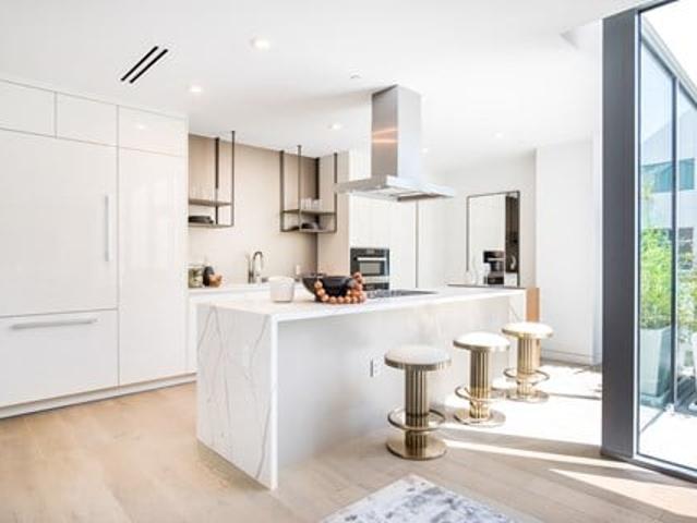 Townhouse for rent in Beverly Hills