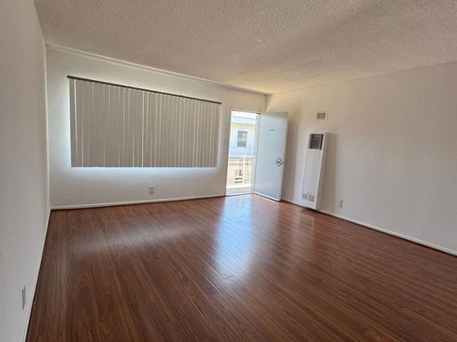 Apartment for rent in Canoga Park, California