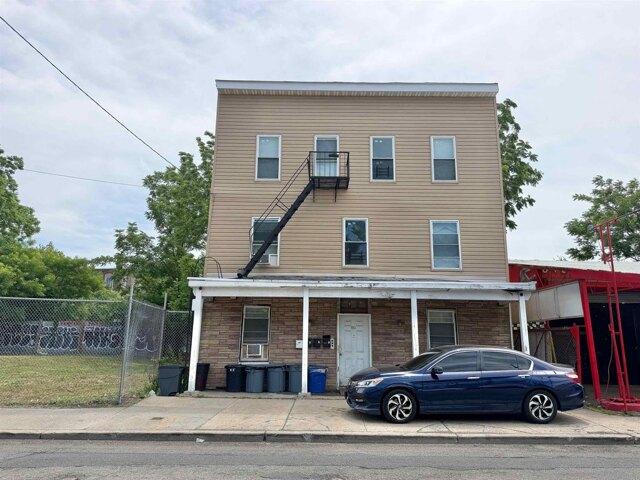 House for sale in Hudson, New Jersey
