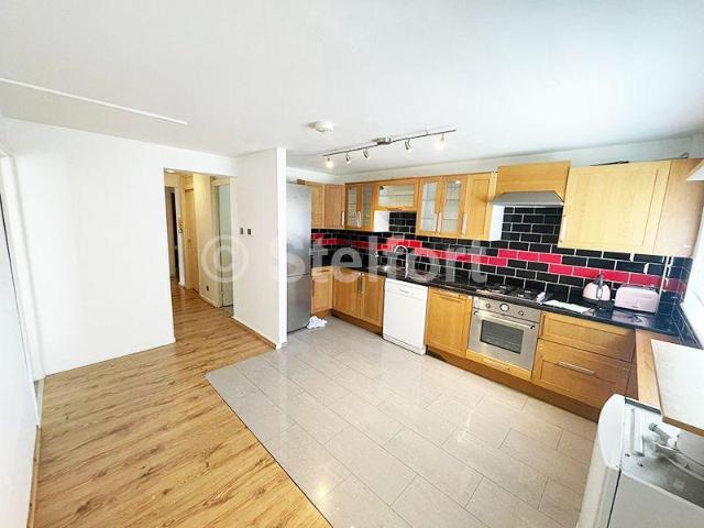 Apartment for rent in Brondesbury, Greater London