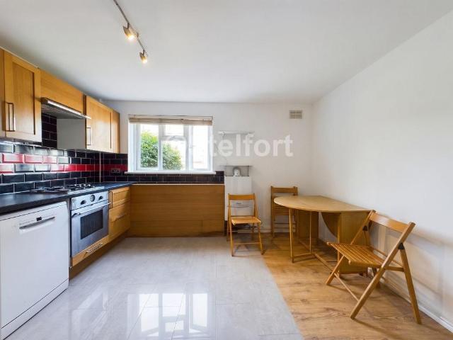 Apartment for rent in Brondesbury, Greater London