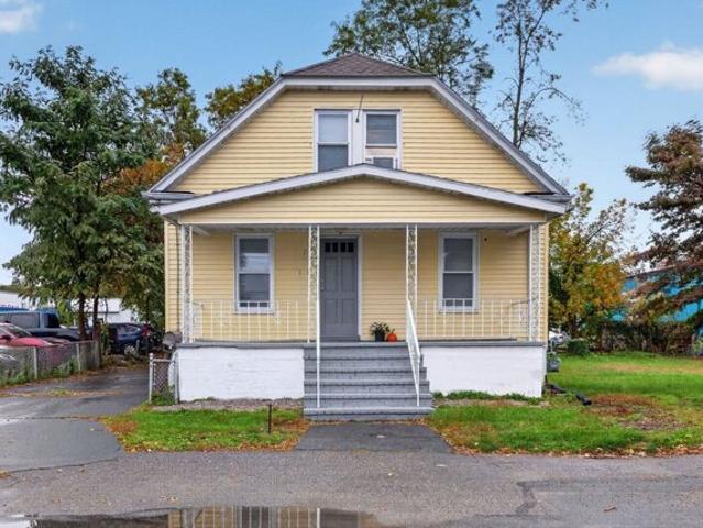 House for sale in Acushnet, Bristol County