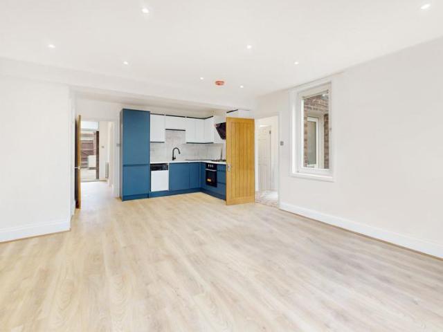 House for rent in Kilburn, Greater London