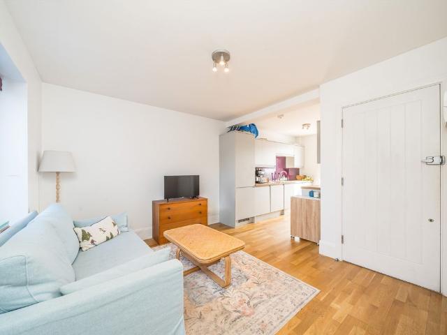 Apartment for rent in Earlsfield, Greater London