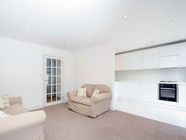 House for rent in Earlsfield, Greater London