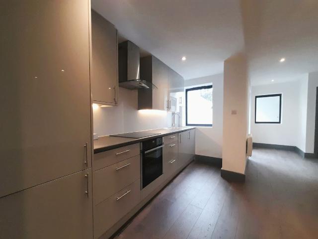 House for rent in Summerstown, Greater London