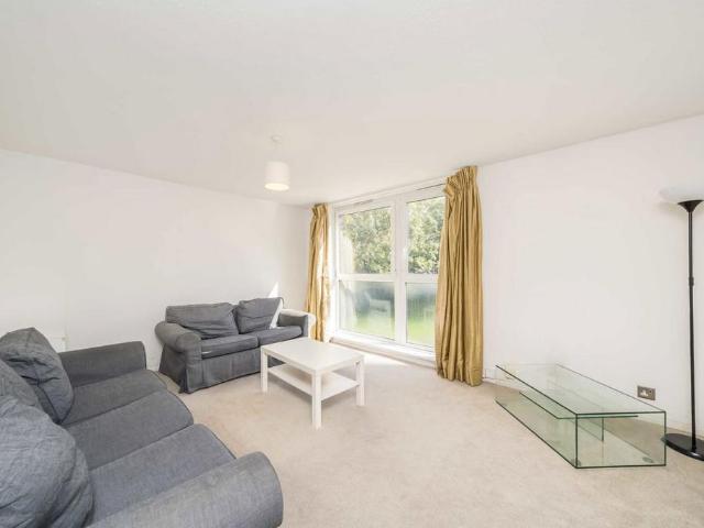 House for rent in Summerstown, Greater London