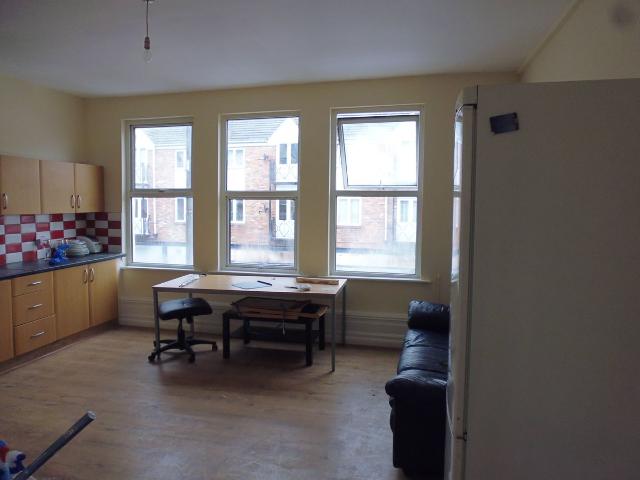 Apartment for rent in Summerstown, Greater London