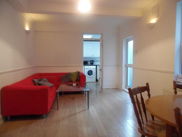 House for rent in Earlsfield, Greater London