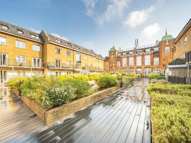 Apartment for rent in Earlsfield, Greater London