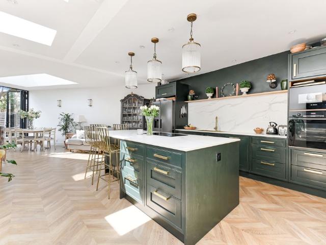 Apartment for rent in Summerstown, Greater London