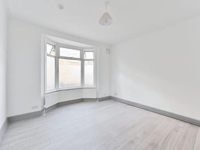 House for rent in Summerstown, Greater London