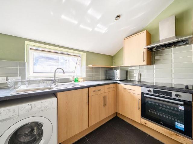 House for rent in Summerstown, Greater London
