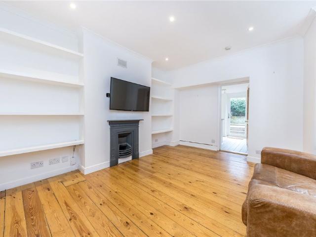 House for rent in Summerstown, Greater London