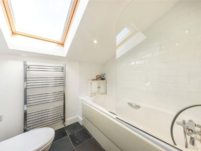 House for rent in Summerstown, Greater London