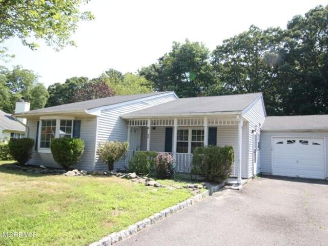 House for sale in Tinton Falls