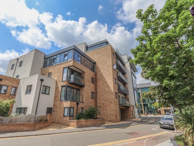 Studio for rent in North Watford, Hertfordshire