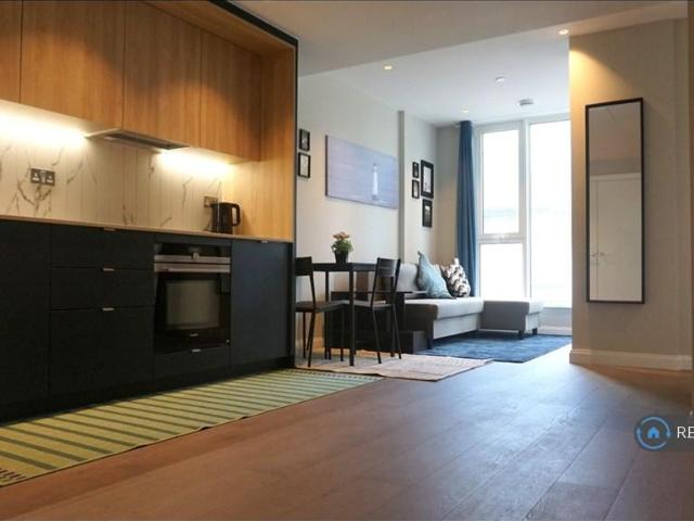 Apartment for rent in Oval, Greater London