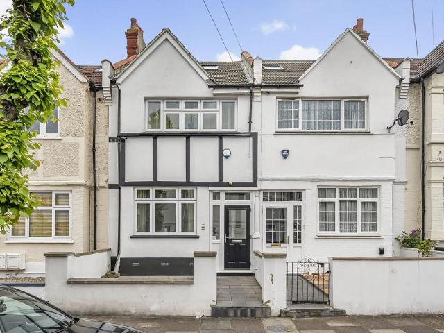 Apartment for rent in Furzedown, Greater London