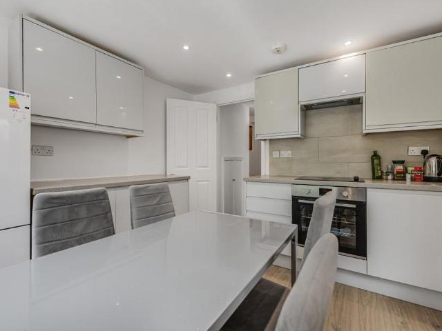 Apartment for rent in London Borough of Hammersmith and Fulham, Greater London