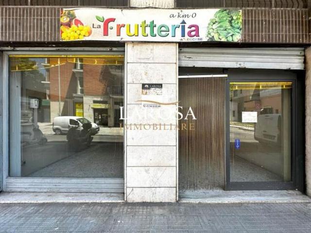 Locale Commerciale in vendita a Puglia, Lecce