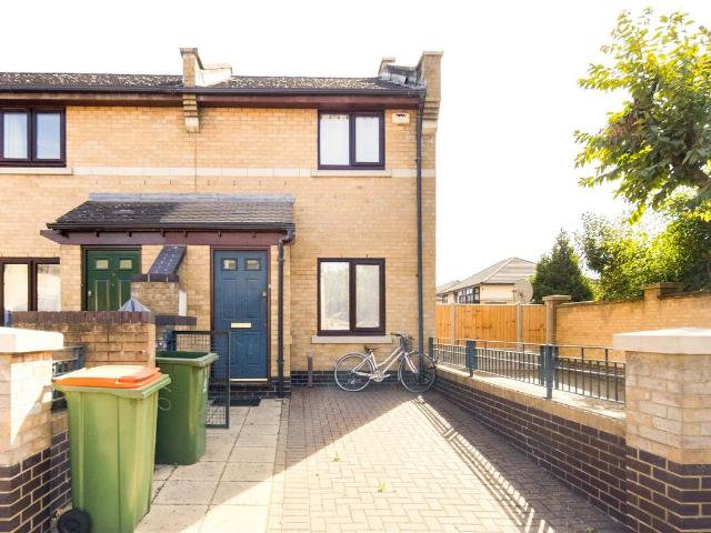 House for rent in Silvertown, Greater London