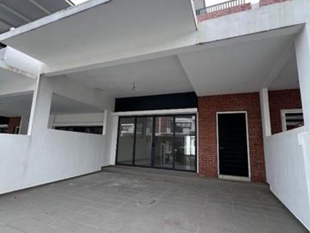 Terraced House for sale in Malaka